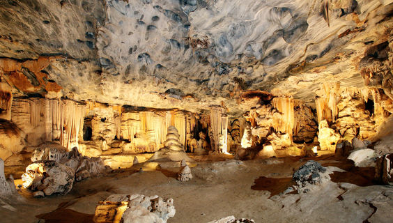  © Cango Caves